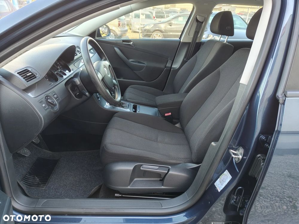 Volkswagen Passat - 13