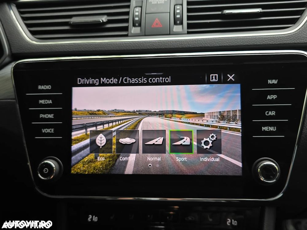 Skoda Superb 1.4 TSI DSG Ambition - 37