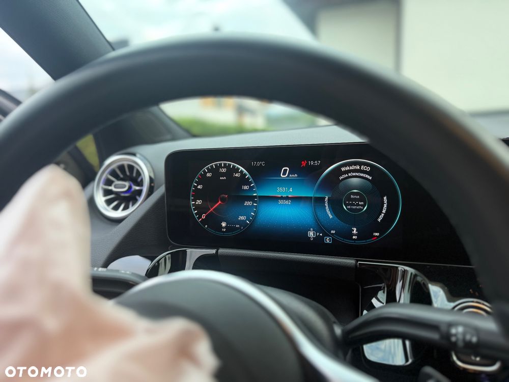 Mercedes-Benz GLA - 15