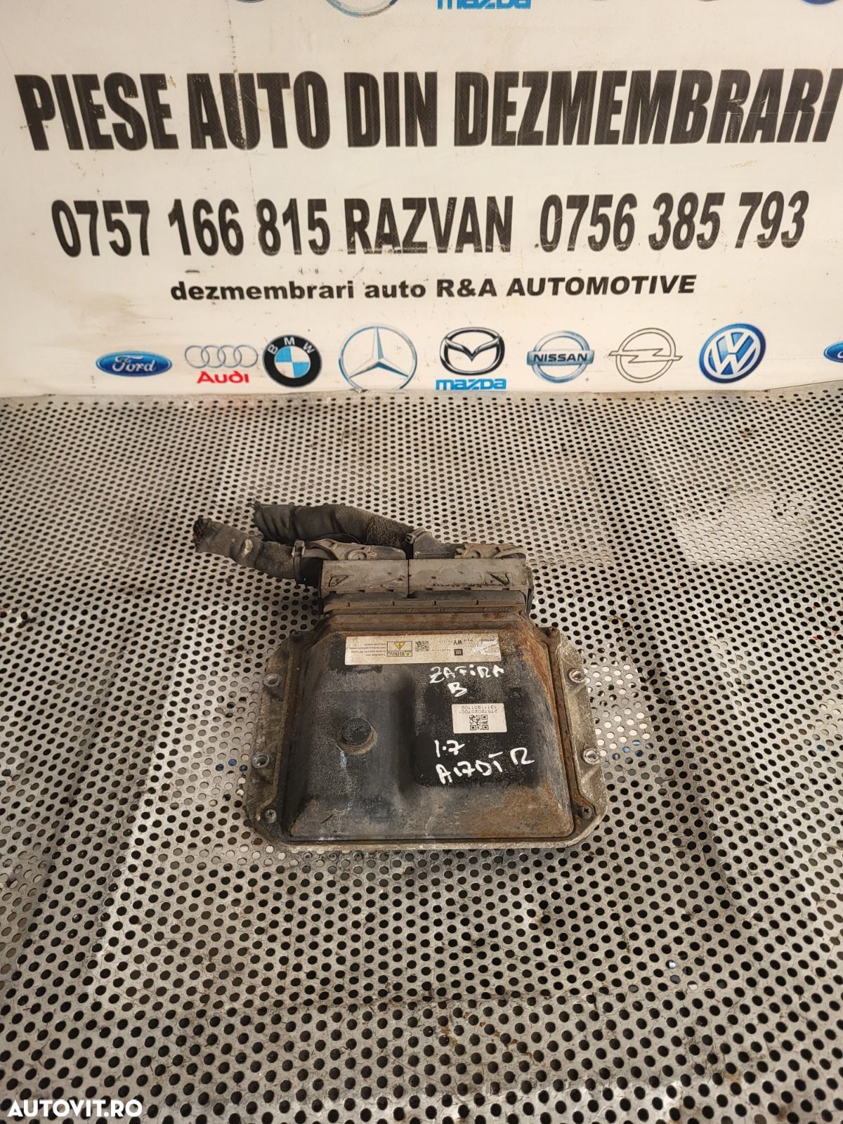Calculator Motor ECU Opel Zafira B Denso Euro 5  Motor A17DTR Cod 55595618 Dezmembrez Opel Zafira B 1.7 Cdti Euro 5 Motor A17DTR Cutie M32 - 1