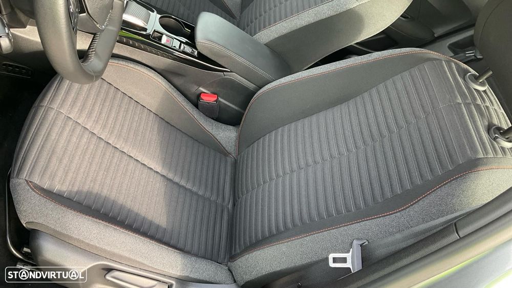 Peugeot e-2008 50 kWh Active Pack - 17