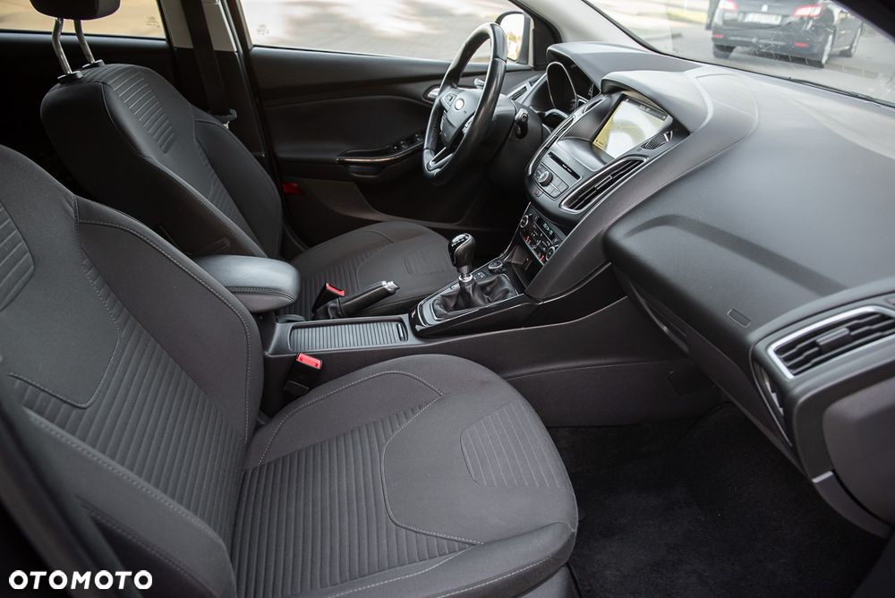 Ford Focus SW - 32