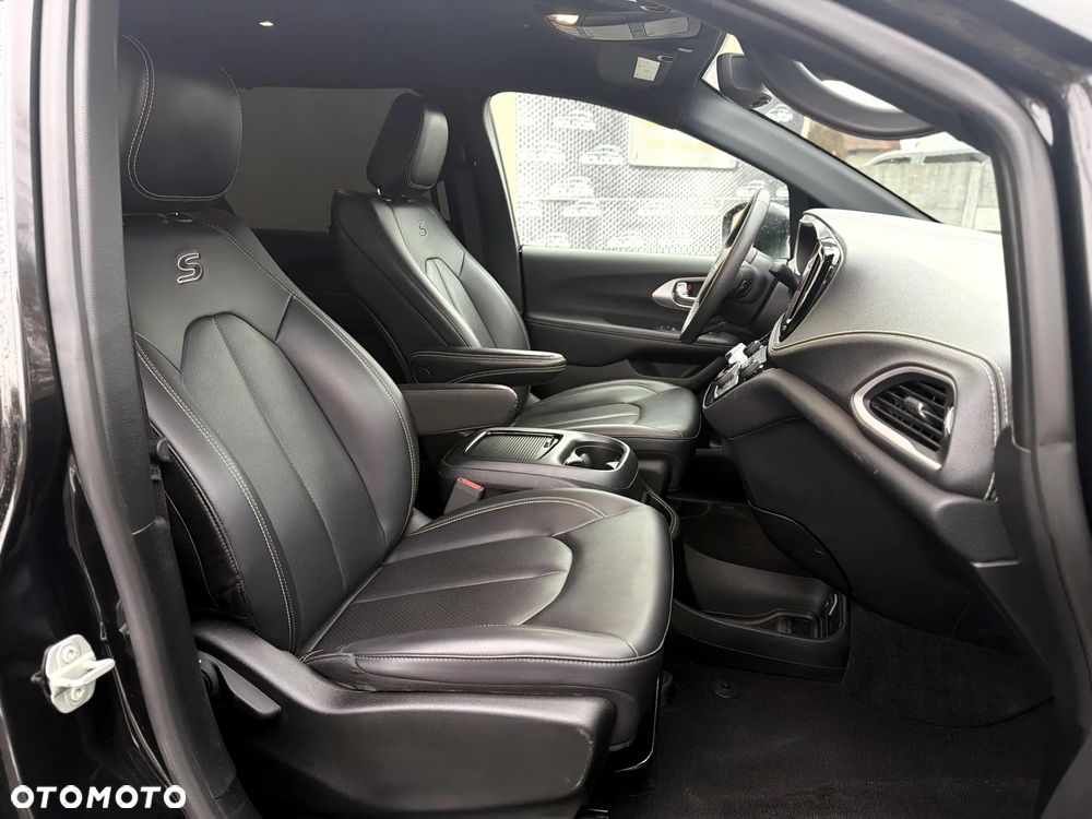 Chrysler Pacifica - 11