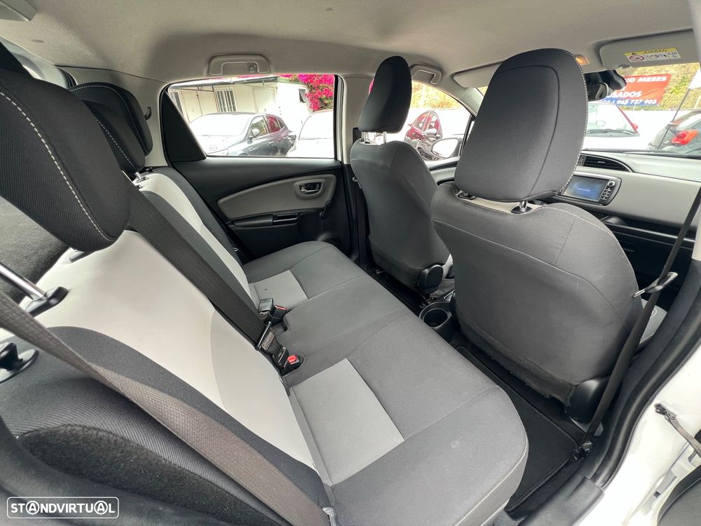 Toyota Yaris 1.5 HSD Exclusive - 9