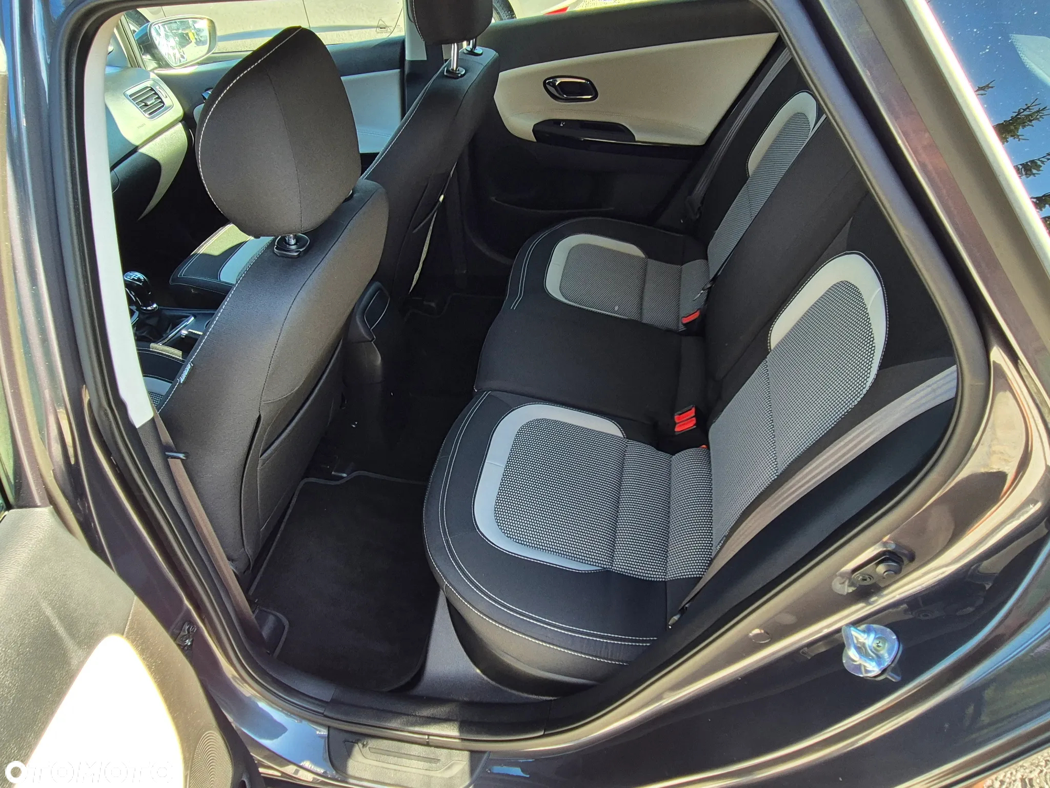 Kia Ceed 1.6 CRDi 136 ISG Platinum Edition - 34