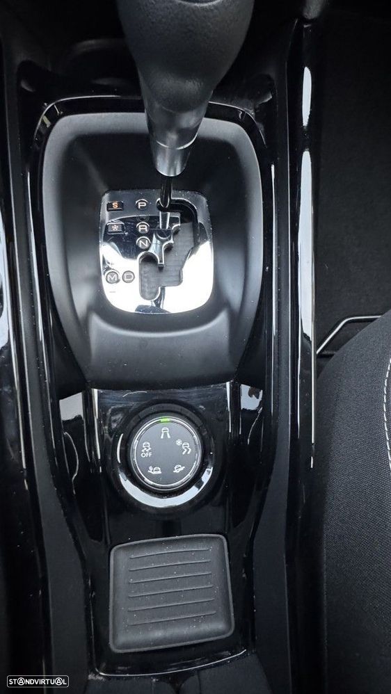 Peugeot 2008 1.2 PureTech Allure EAT6 - 21