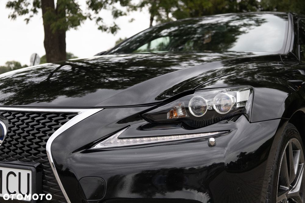 Lexus IS 300h F Sport - 13