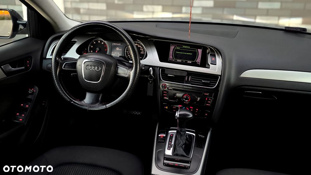 Audi A4 2010 photo 2