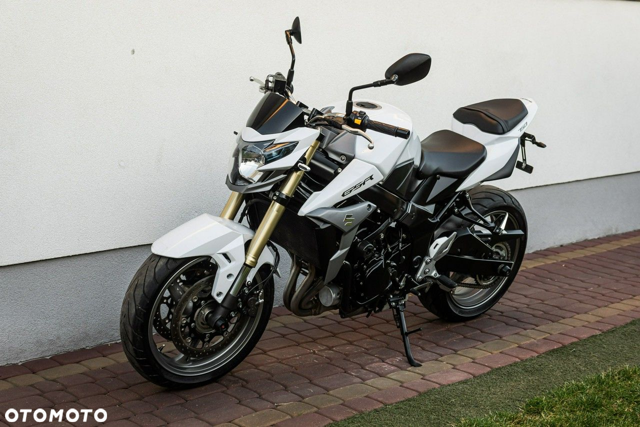 Suzuki GSR - 6