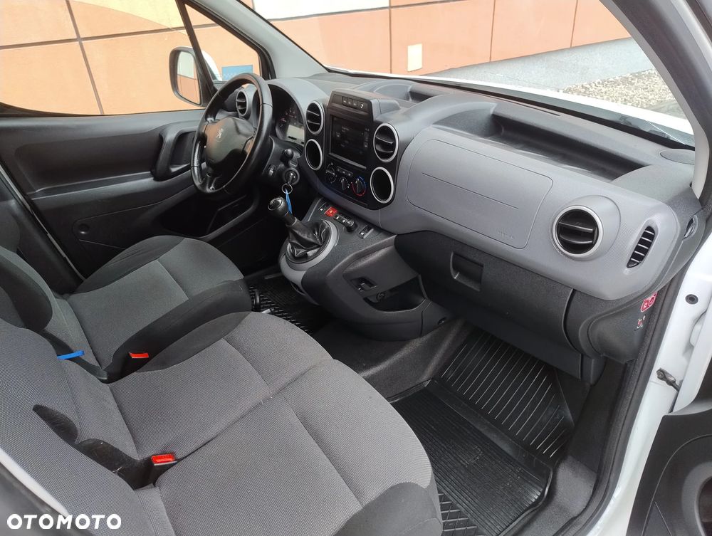 Peugeot PARTNER PO LIFT 1.6 HDI (90KM) 5-BIEGÓW KLIMA TEMPOMAT TABLET STAN IDEALNY FULL OPCJA BEZWYPADKOWY SERWIS KM NIE MA RDZY ! ! ! - 10