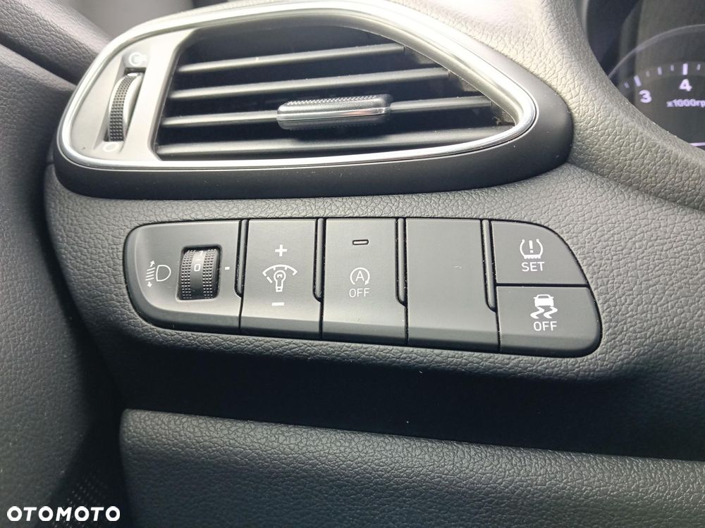 Hyundai i30 1.0 T-GDI Classic + DCT - 16