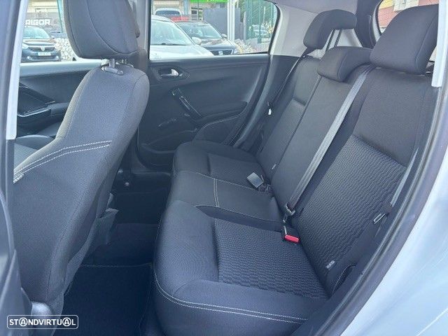 Peugeot 208 1.6 BlueHDi Style - 12