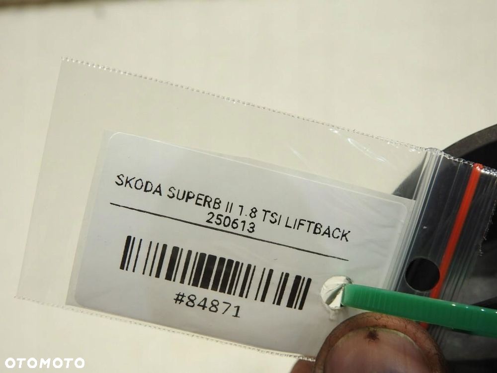 KRATKA WENTYLACYJNA PRAWY TYŁ SKODA SUPERB II 4A0819181 - 4