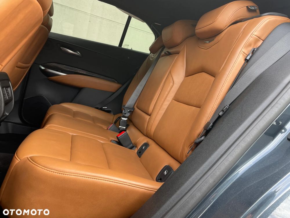 Cadillac XT4 w całości lub na części - 8