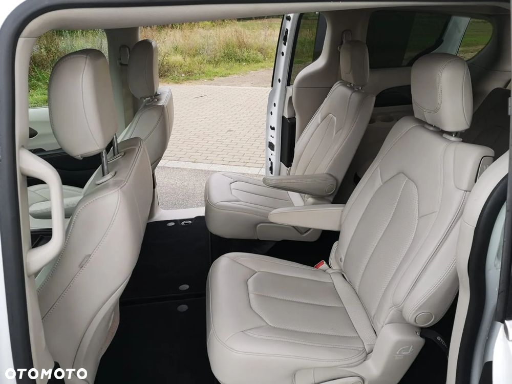 Chrysler Pacifica - 10