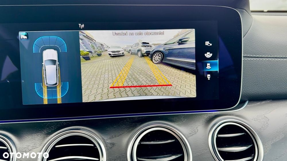 Mercedes-Benz Klasa E 220 d 4Matic 9G-TRONIC Exclusive - 26