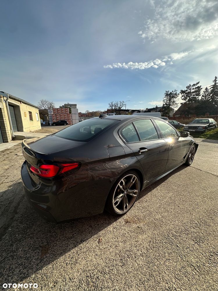BMW Seria 5 M550i xDrive sport - 17