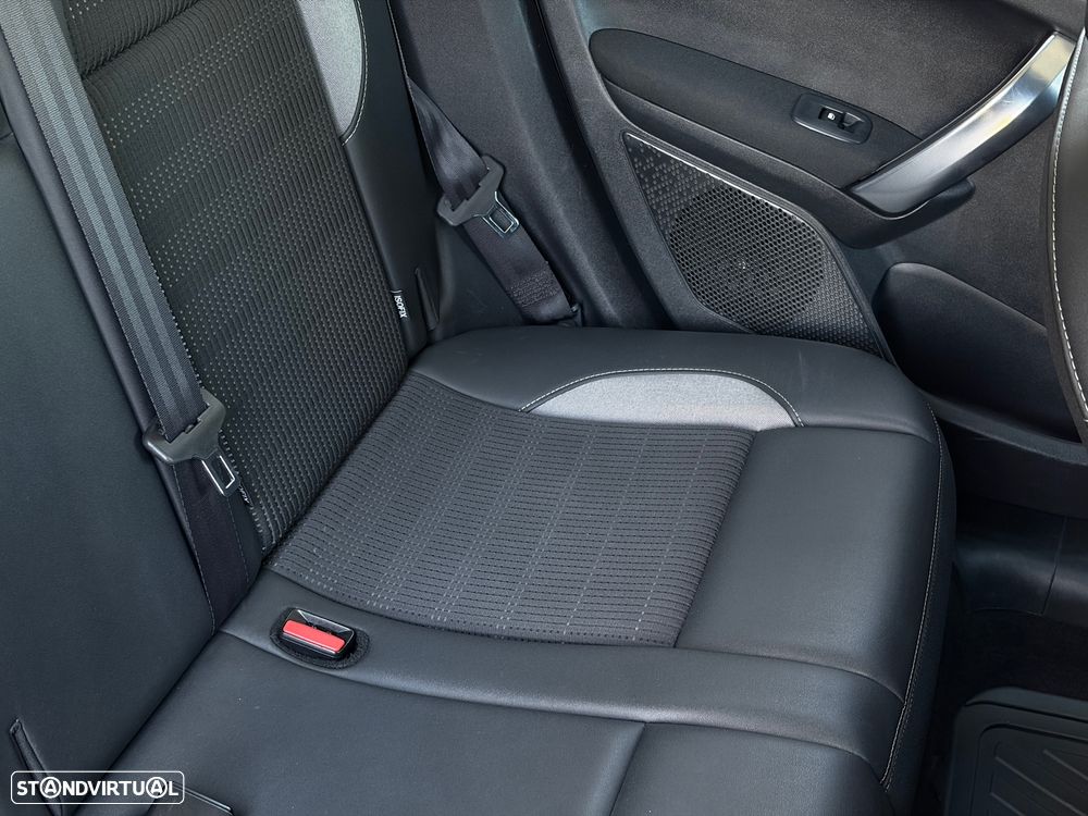 Peugeot 2008 1.2 PureTech Allure EAT6 - 34