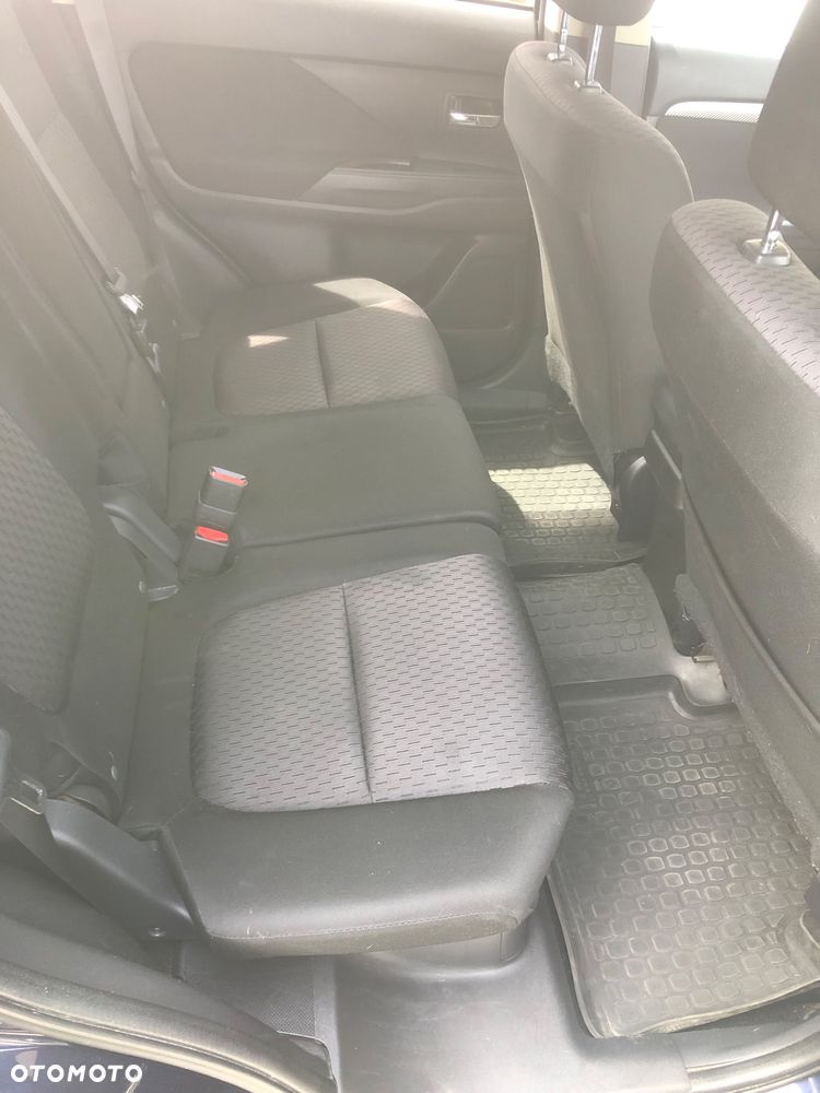 Mitsubishi Outlander 2.0 Intense - 14