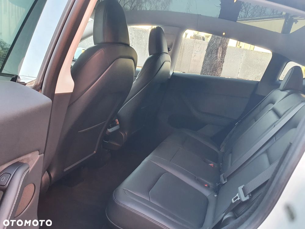 Tesla Y Long Range RWD - 13