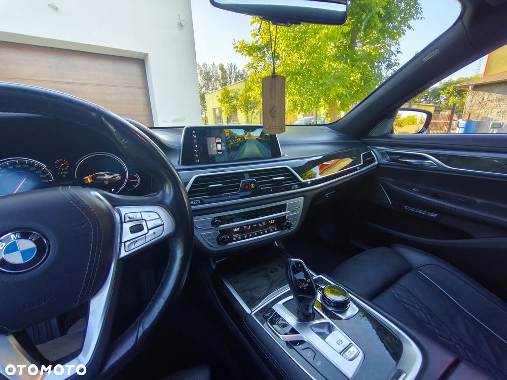 BMW Seria 7 750Li xDrive - 13