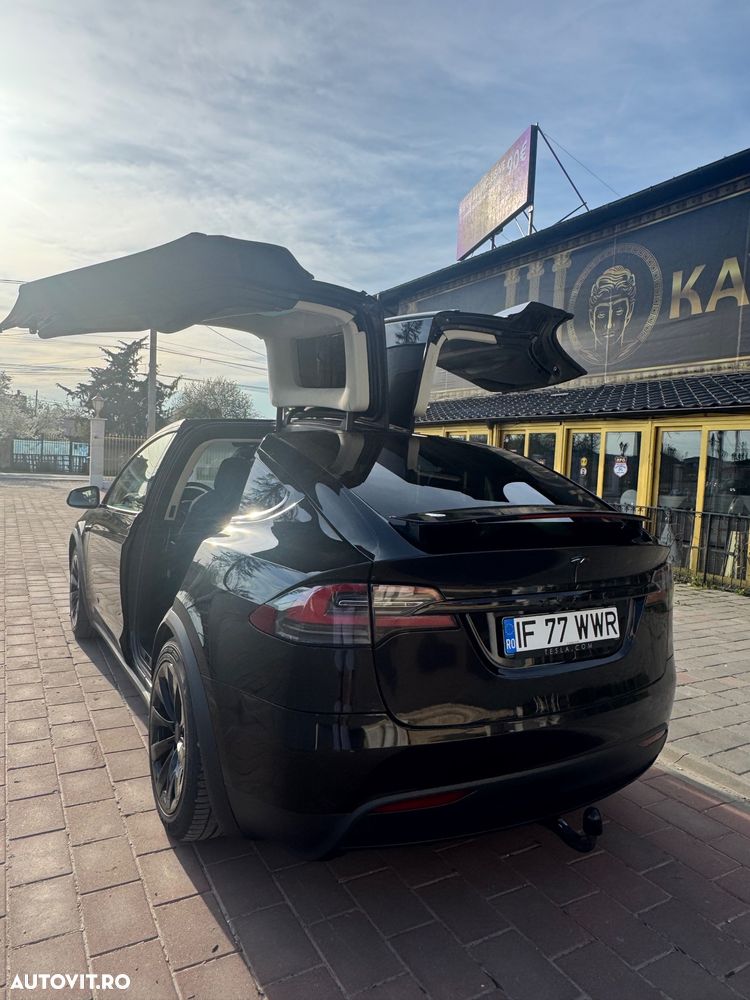 Tesla Model X - 1