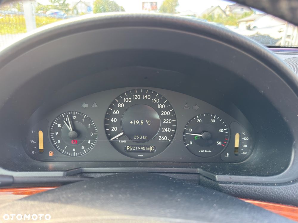 Mercedes-Benz Klasa E 220 CDI Automatik Classic BusinessEDITION - 30