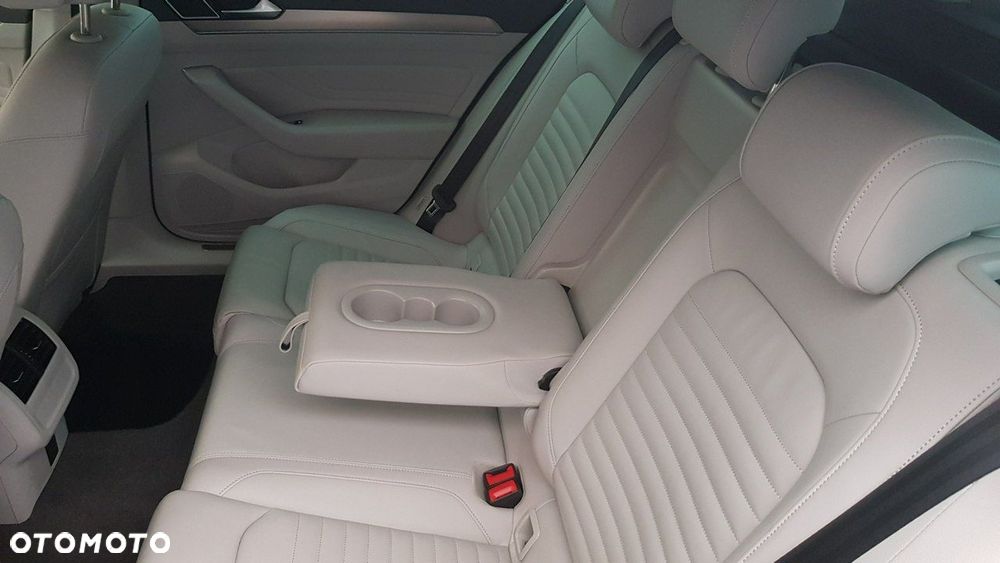 Volkswagen Passat - 17