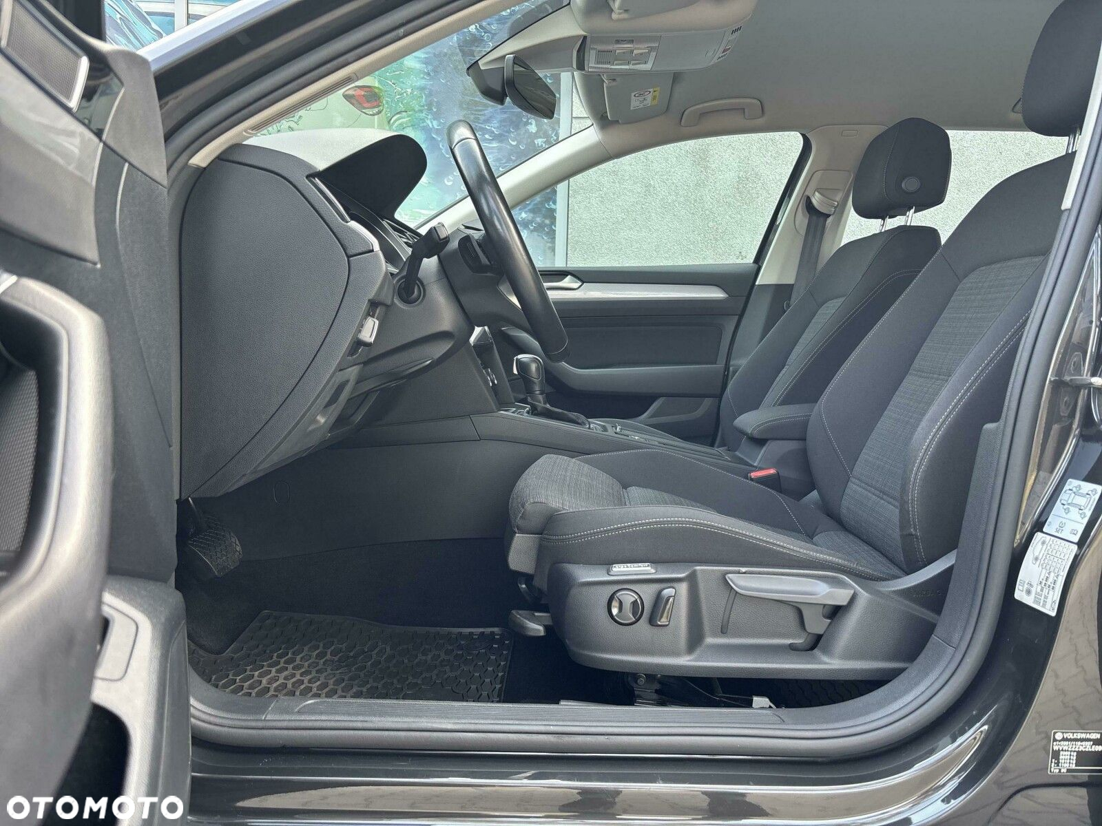 Volkswagen Passat - 12