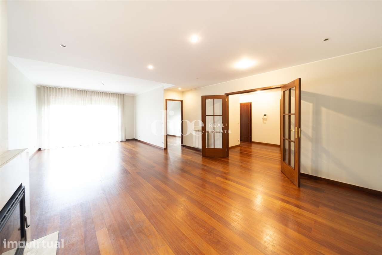 Arrendamento | Apartamento T3+1 na Av. São Gonçalo, no coração da cida - Grande imagem: 4/31