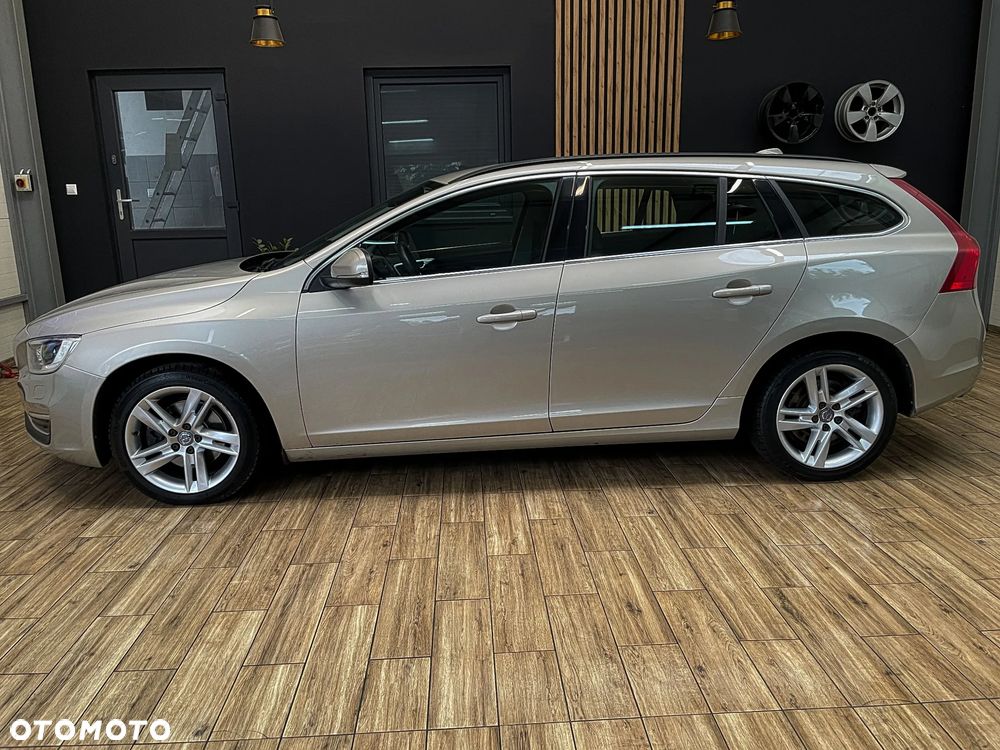 Volvo V60 D2 Momentum - 12