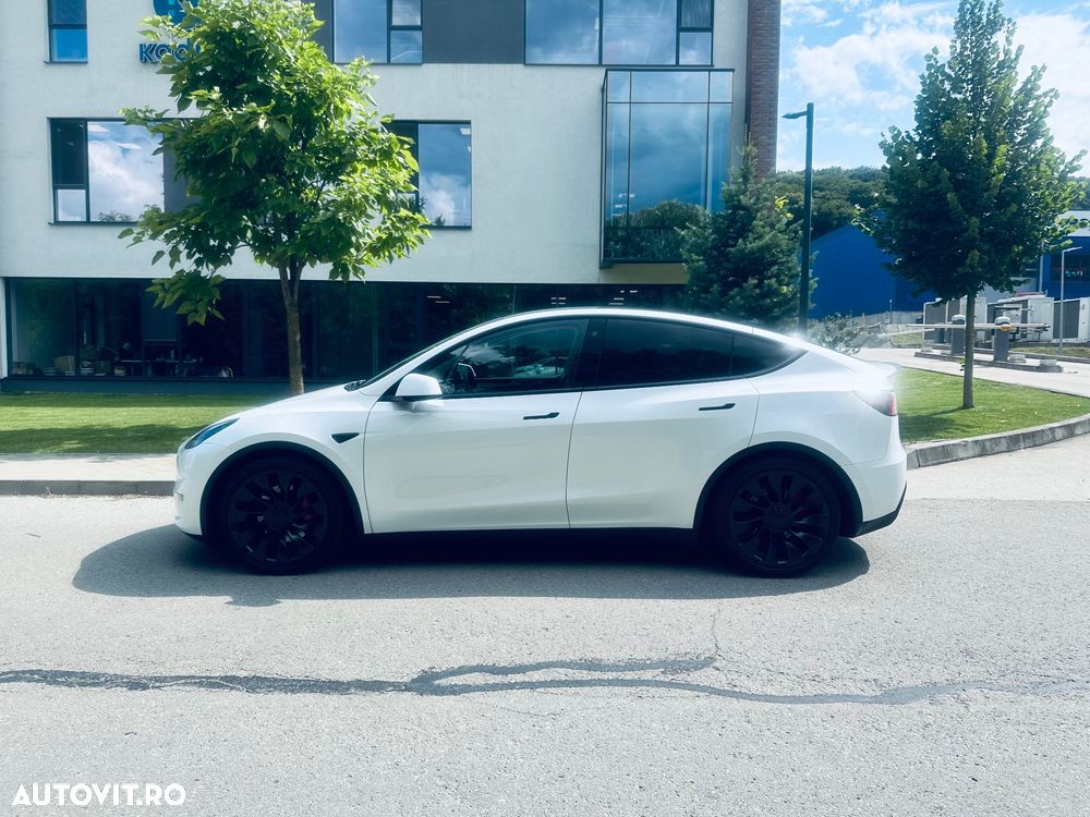 Tesla Model Y - 12