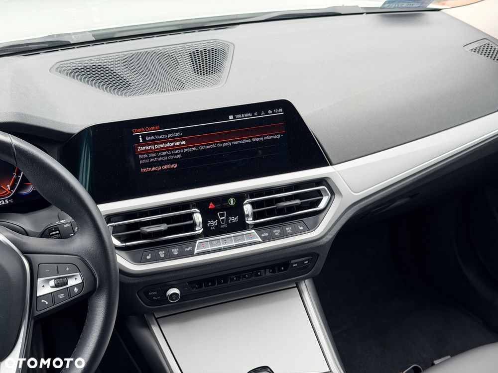 BMW Seria 3 318i - 13