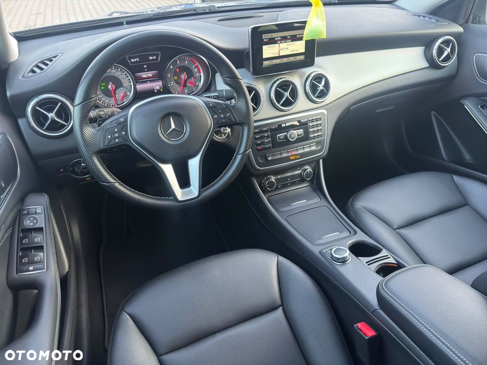 Mercedes-Benz GLA - 16