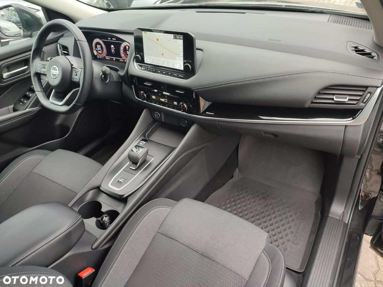 Nissan Qashqai - 25