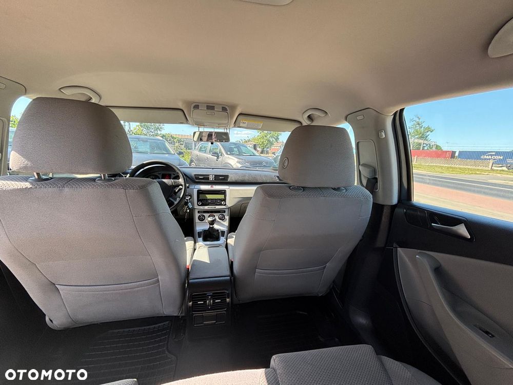 Volkswagen Passat 1.9 TDI Comfortline - 22