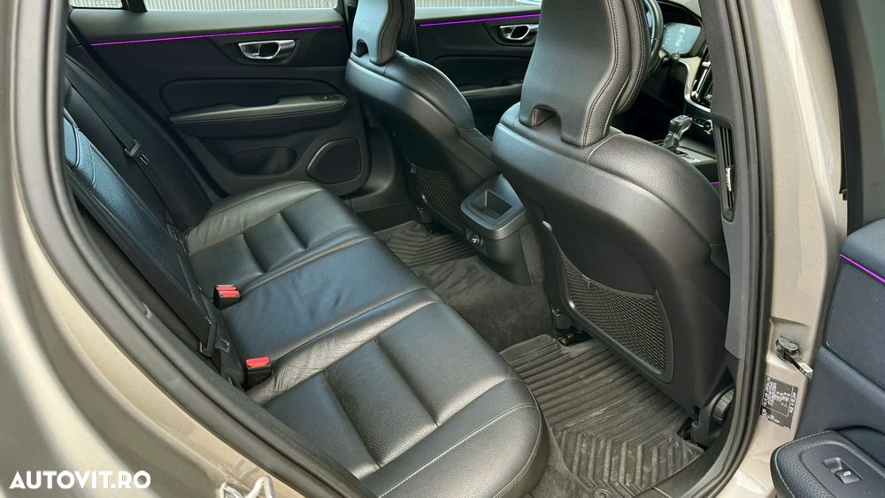 Volvo V60 D4 AWD Geartronic Momentum Pro - 11