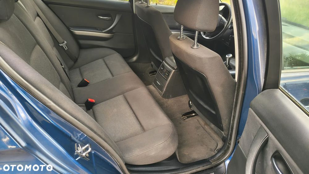 BMW Seria 3 318i - 14