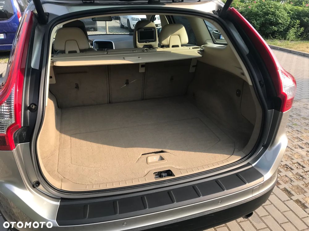 Volvo XC 60 D5 AWD Momentum - 10
