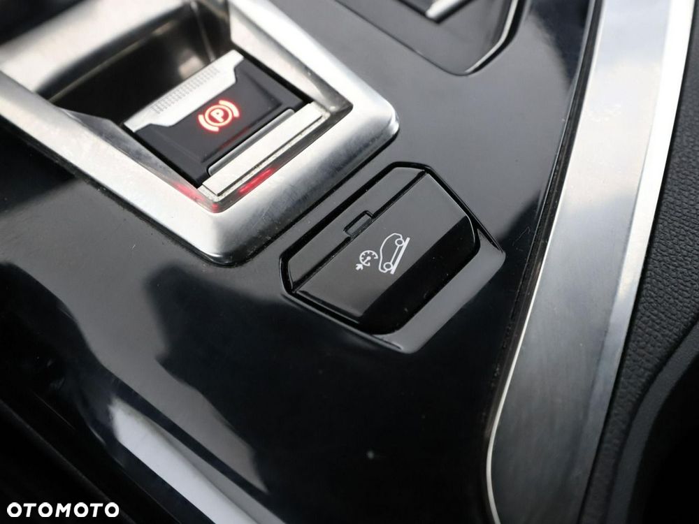 Peugeot 3008 Hybrid4 300 e-EAT8 GT - 33