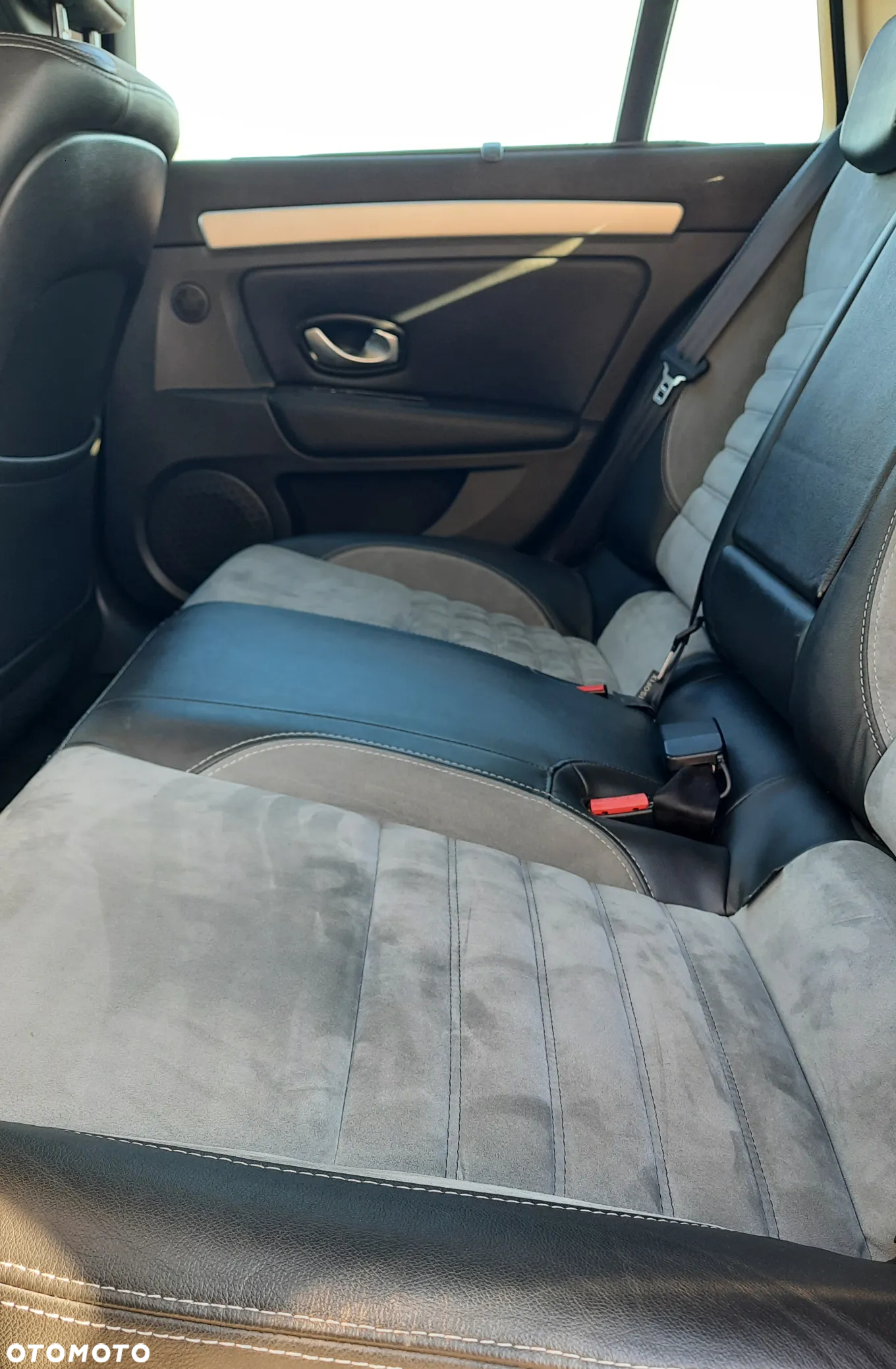 Renault Laguna Grandtour 2.0 dCi FAP GT - 15