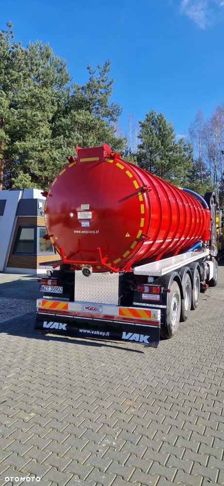 Mercedes-Benz AROCS 3263 - 8