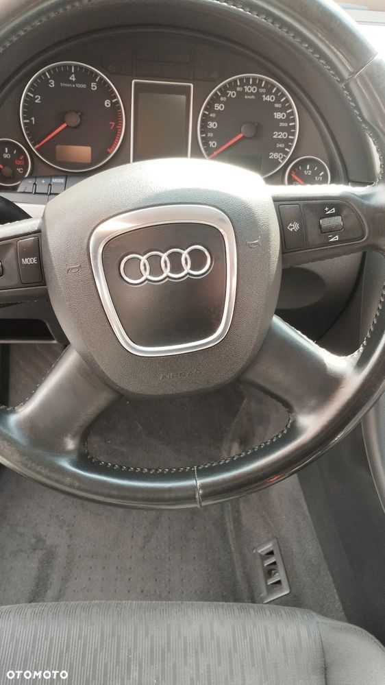 Audi A4 Limousine - 3