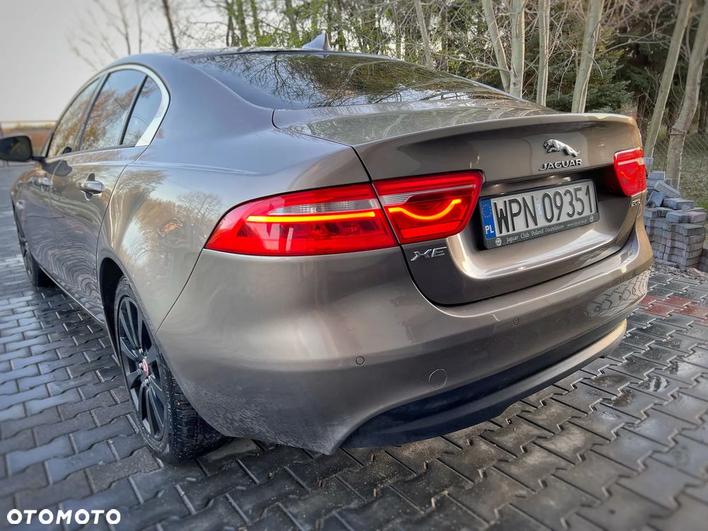 Jaguar XE 2.0 T Pure - 4