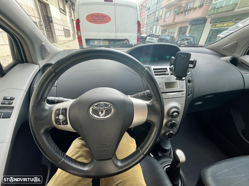 Toyota Yaris 1.0 VVT-i - 15