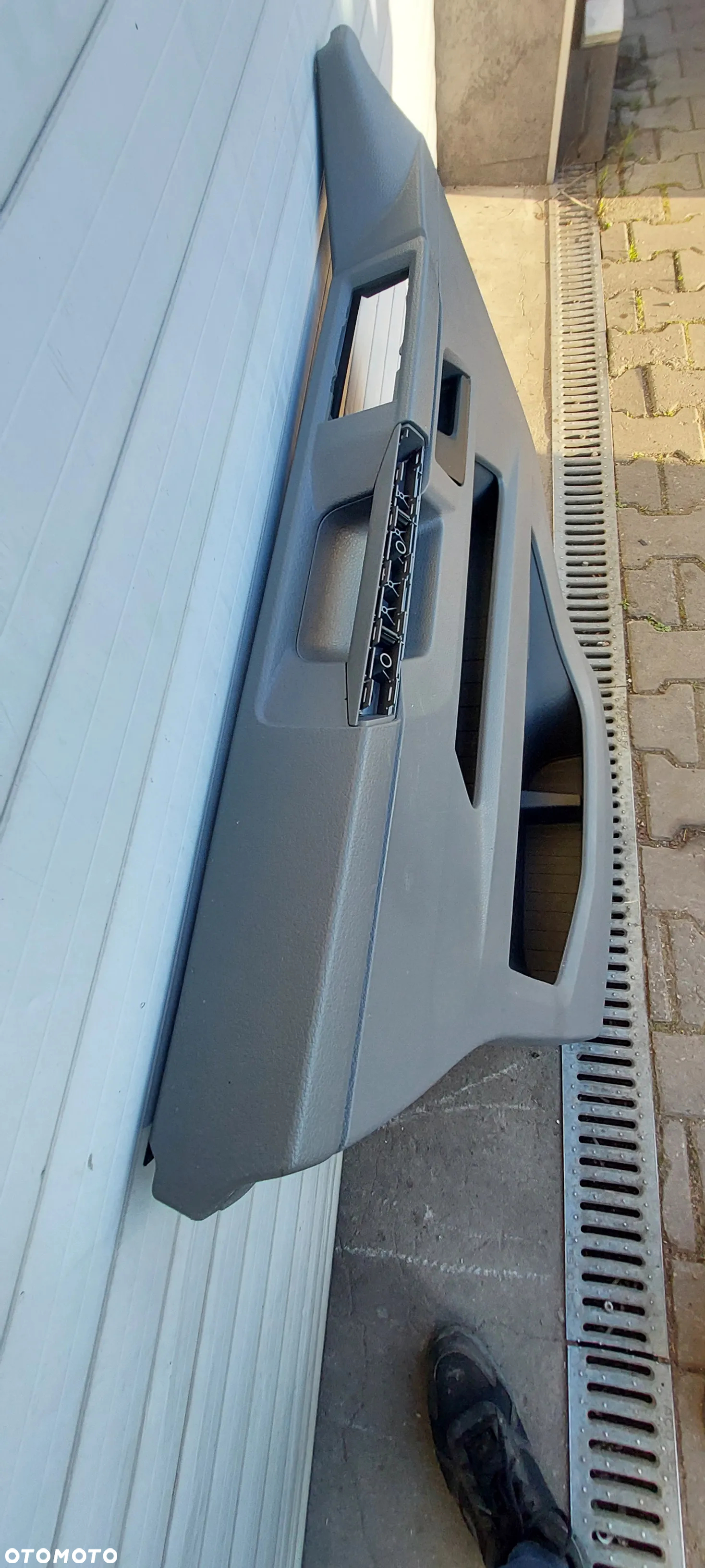 Tapicerka boczek drzwi lewa strona vw t 6.1 - 4