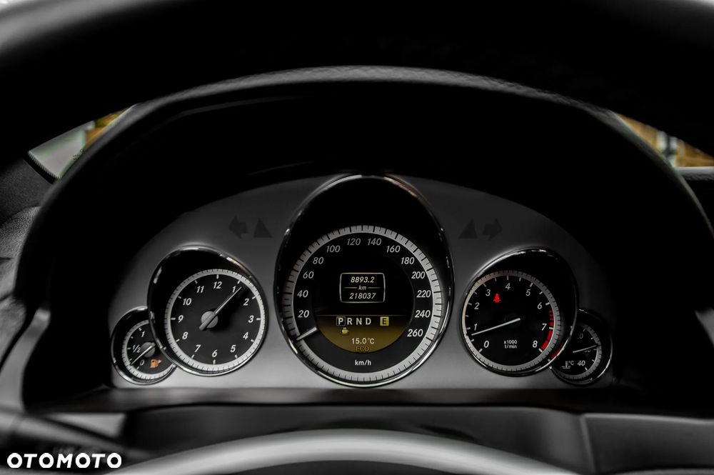 Mercedes-Benz Klasa E 250 BlueEFFICIENCY 7G-TRONIC Avantgarde - 23