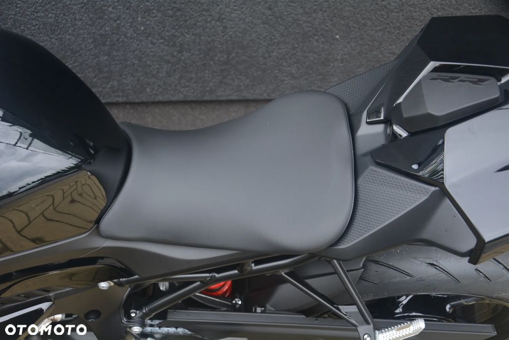 BMW S - 19
