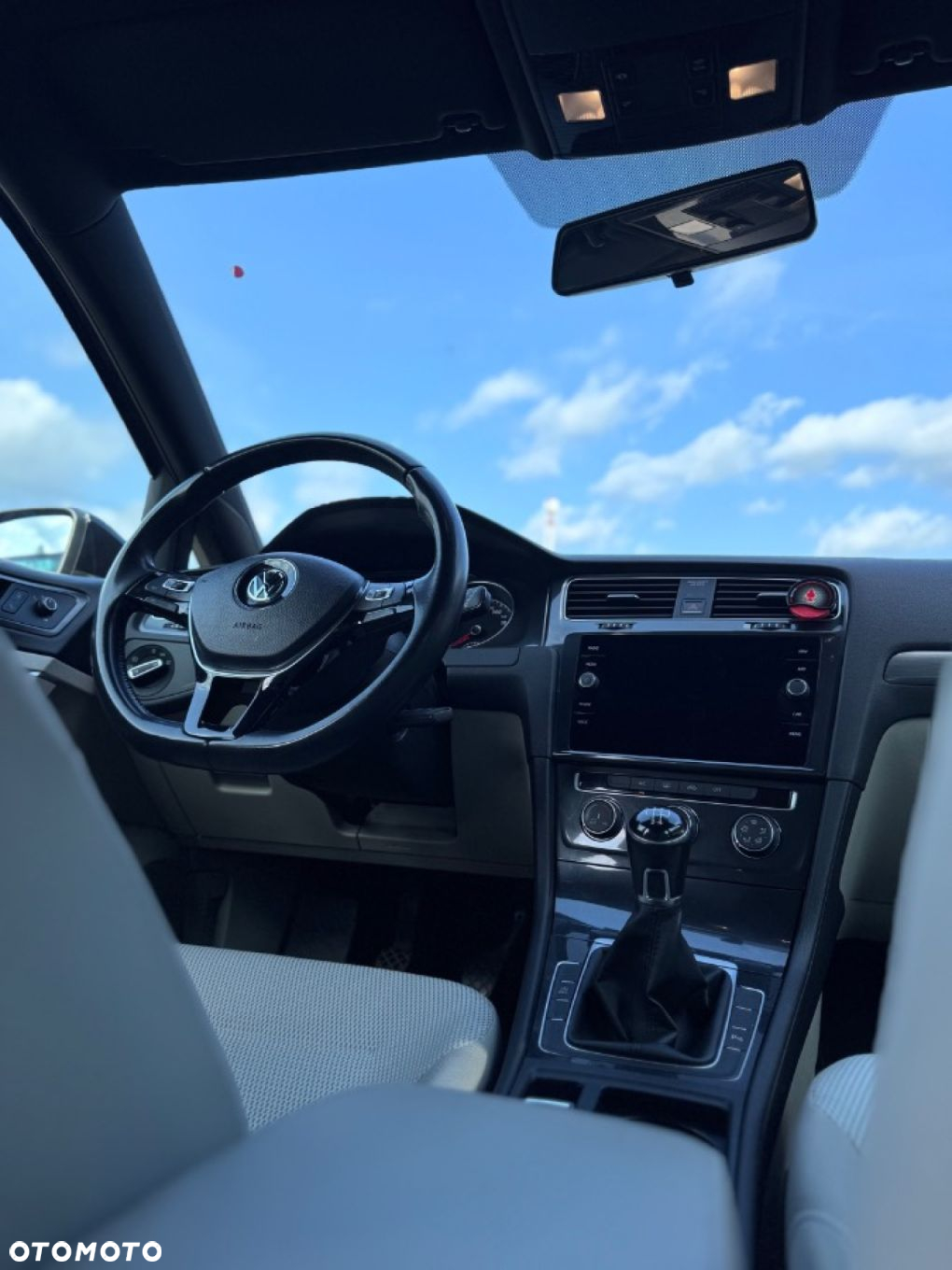 Volkswagen Golf - 34