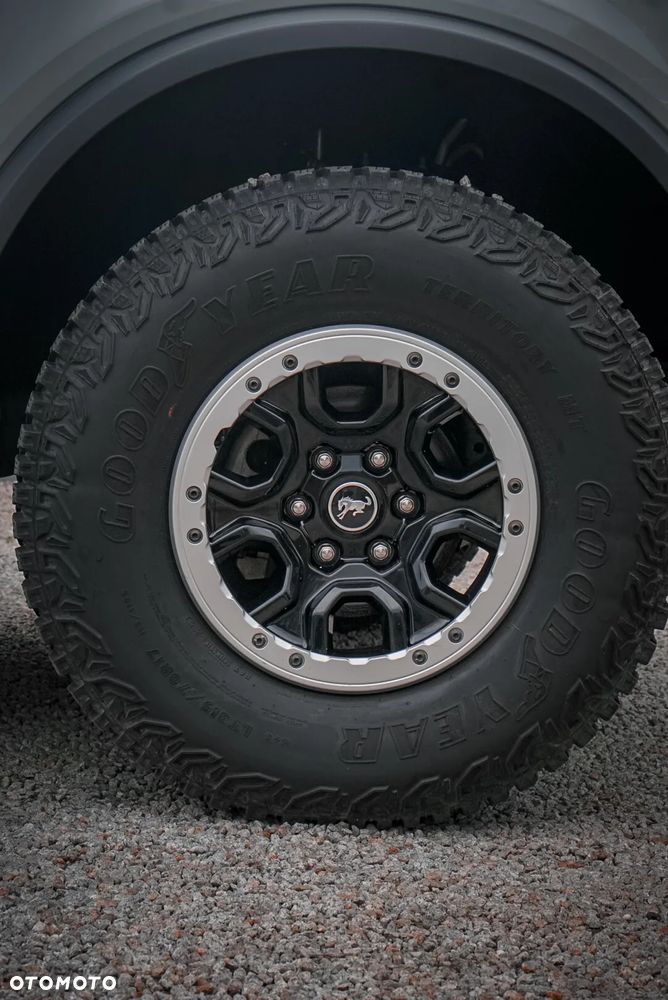Ford Bronco - 11